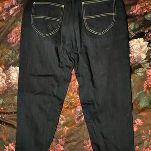 Freddie’s of Pinewood Jeanie Capri